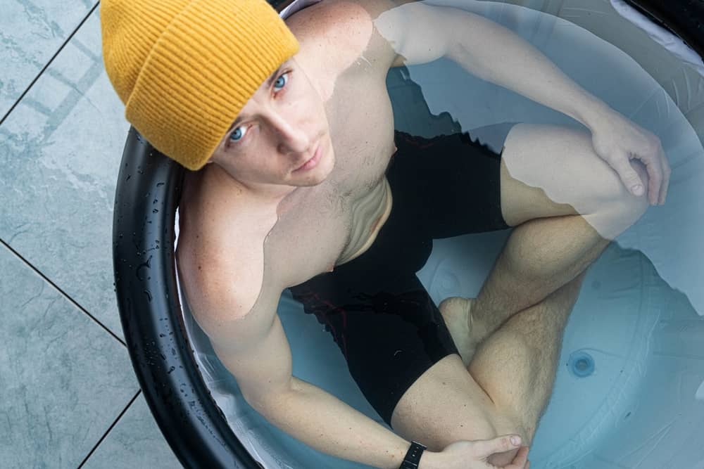 korzystanie z wanny do lodowych kąpieli